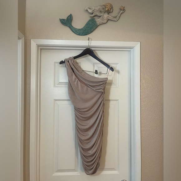 Superdown Darlene one shoulder ruched dress - Picture 3 of 10